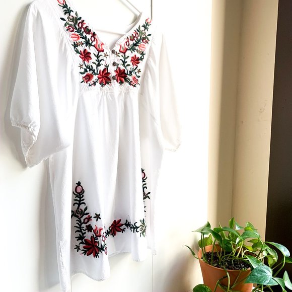 Vintage Dresses & Skirts - boho white dress w/red floral details puff sleeves